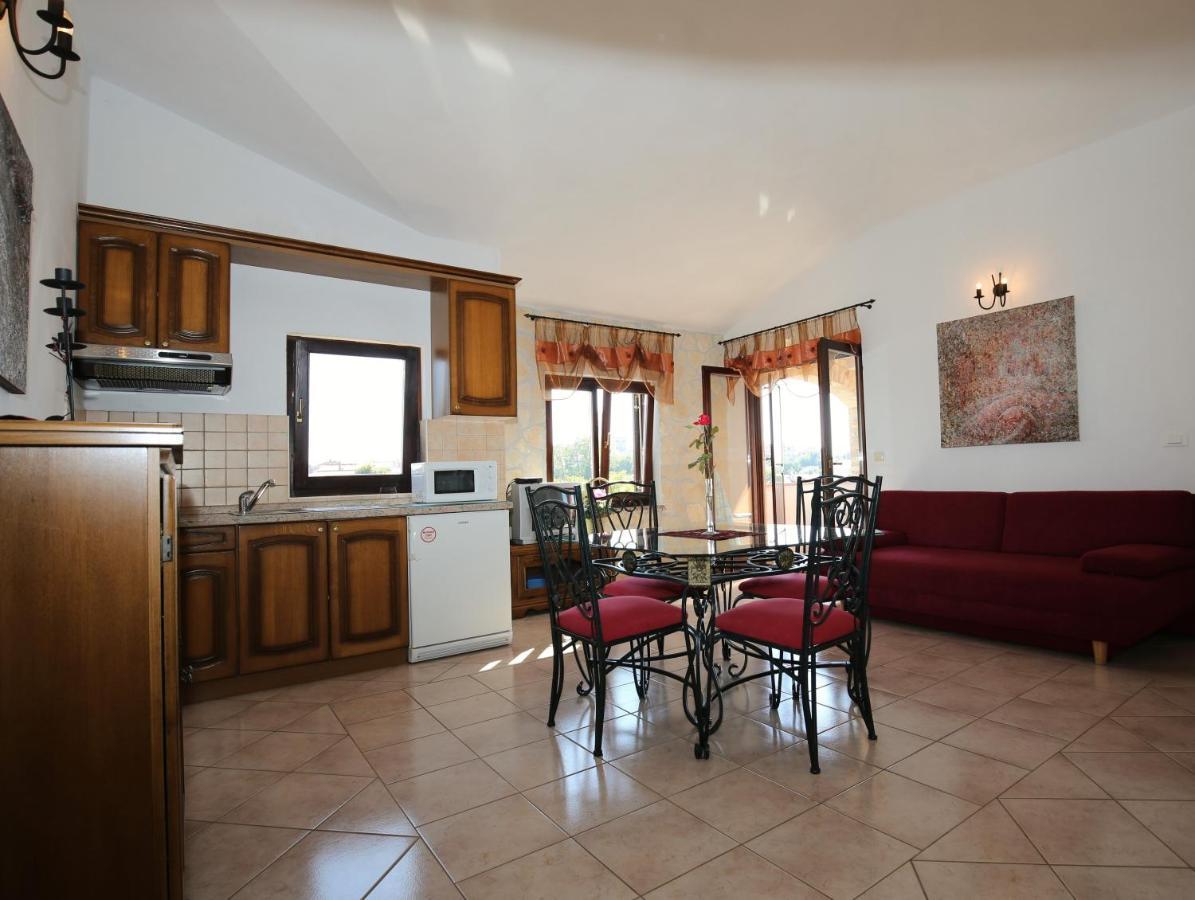Villa Linet Funtana Exterior photo